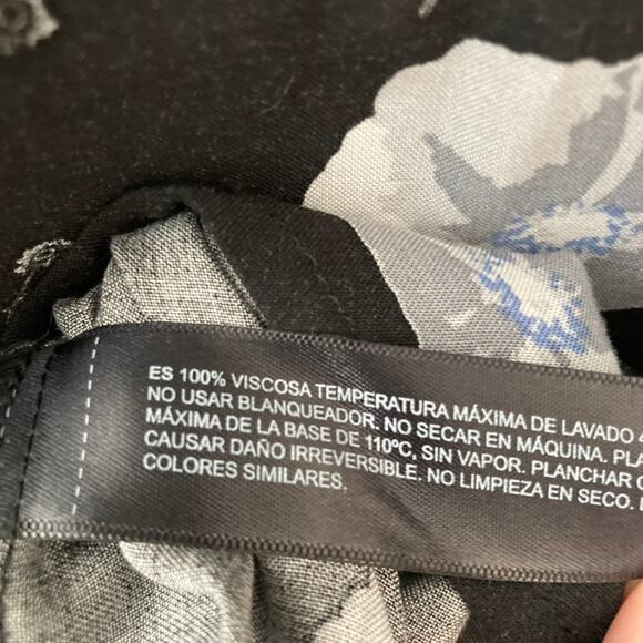 Denim & Flower Ricky Singh Floral Short Sleeve Button Down Shirt - Medium - Picture 5 of 6